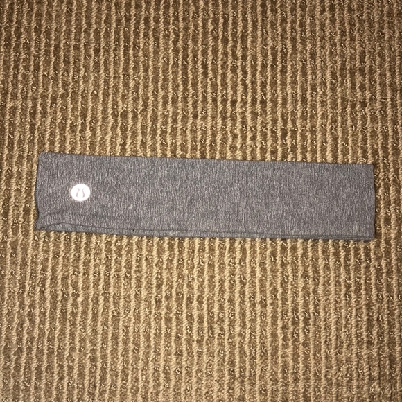 lululemon athletica Accessories - NWOT Lululemon headband🔳🔲🖤